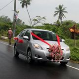 Hochzeiten werden hier stets mit einem hochmodernen Auto gefeiert.