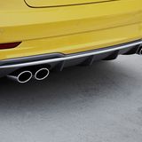 Vier Auspuffrohre sind in dieser PS-Klasse Pflicht