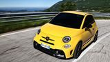 Der Fiat Abarth Competizione flitz tiefer über den Asphalt