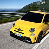 Der Fiat Abarth Competizione flitz tiefer über den Asphalt