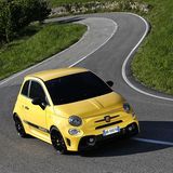 Eine leichte Untersteuerneigung ist bei schnellen und engen Kurven feststellbar