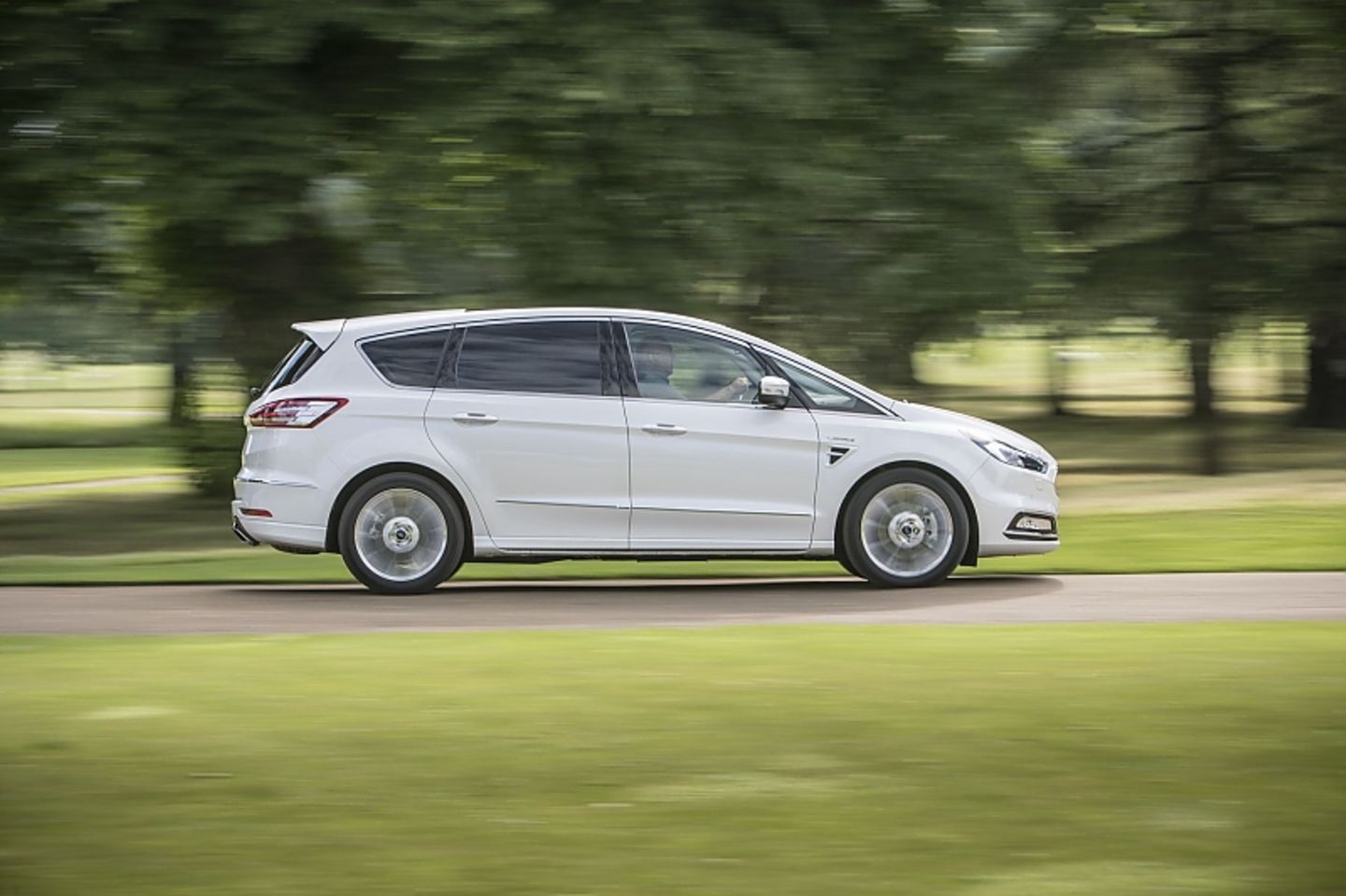 Der Ford S-Max Vignale ist 4,80 Meter lang,...