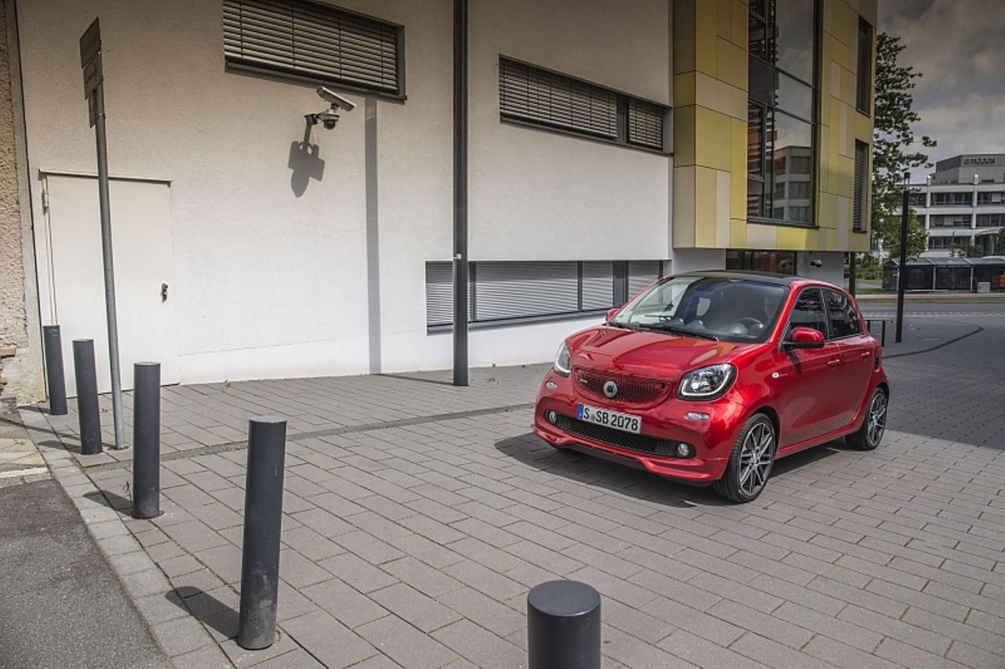 In der Stadt kommt der Smart Brabus Forfour gut zurecht, ist aber nicht so agil, wie der fortwo