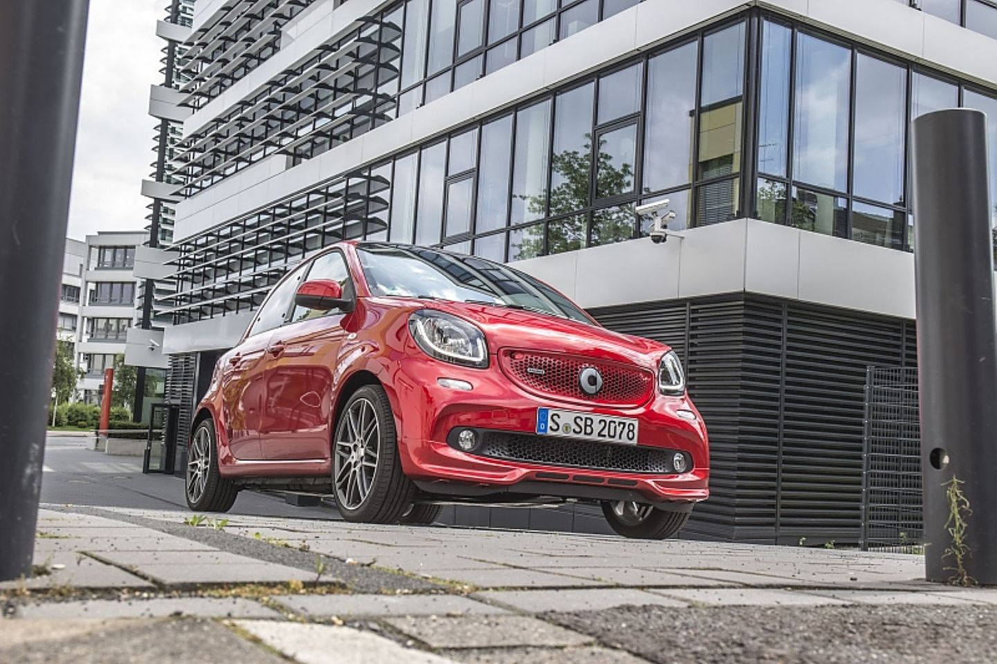Der Smart Brabus Forfour wiegt 1.095 Kilogramm