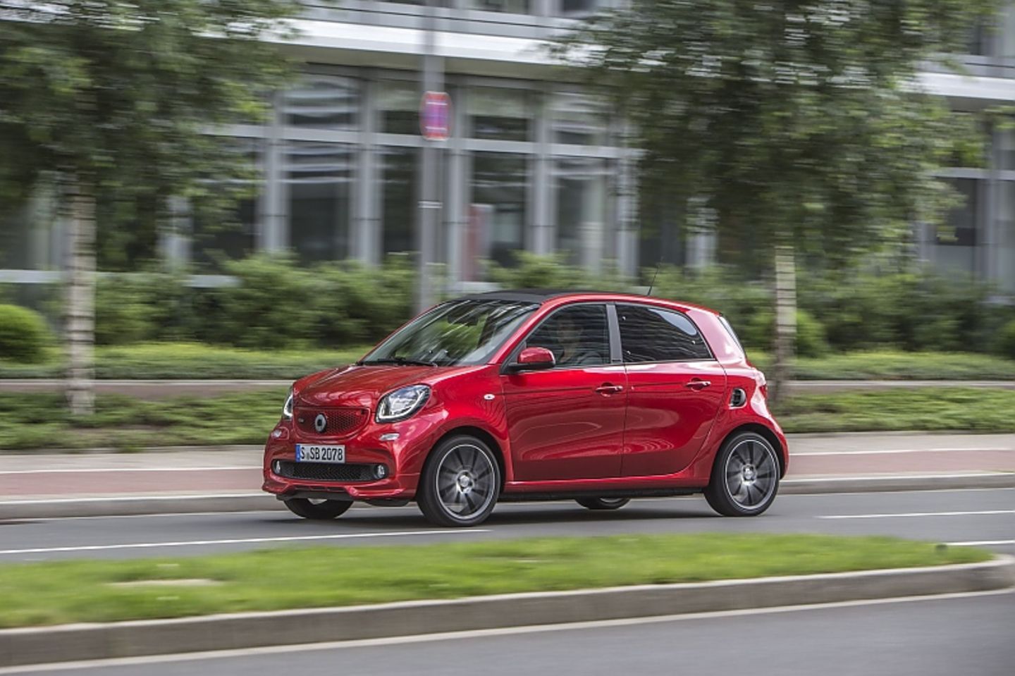 Beim Antritt ist eine Atempause des 900-Kubikzentimeter-Dreizylinder-Turbo-Motors zu spüren.