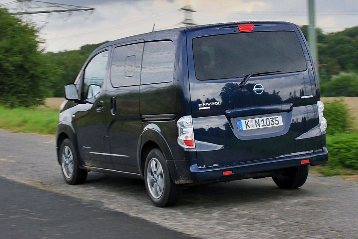 Der Nissan e-NV200 Evalia ist 4,56 Meter lang, 2,01 Meter breit und...