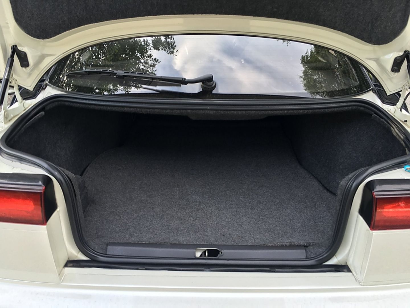 Subaru SVX - der Laderaum konnte einiges vertragen