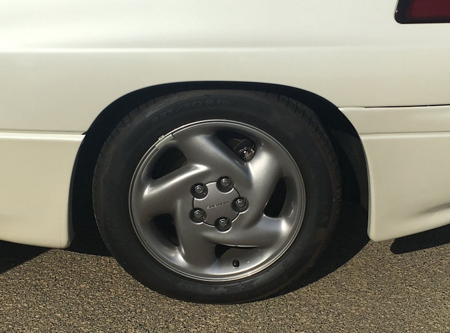 Subaru SVX - etwas klein dimensionierte Räder
