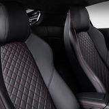 Hinter den Sitzen ist noch etwas Platz für Gepäck