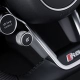 Die Hände können fast immer am Lenkrad bleiben