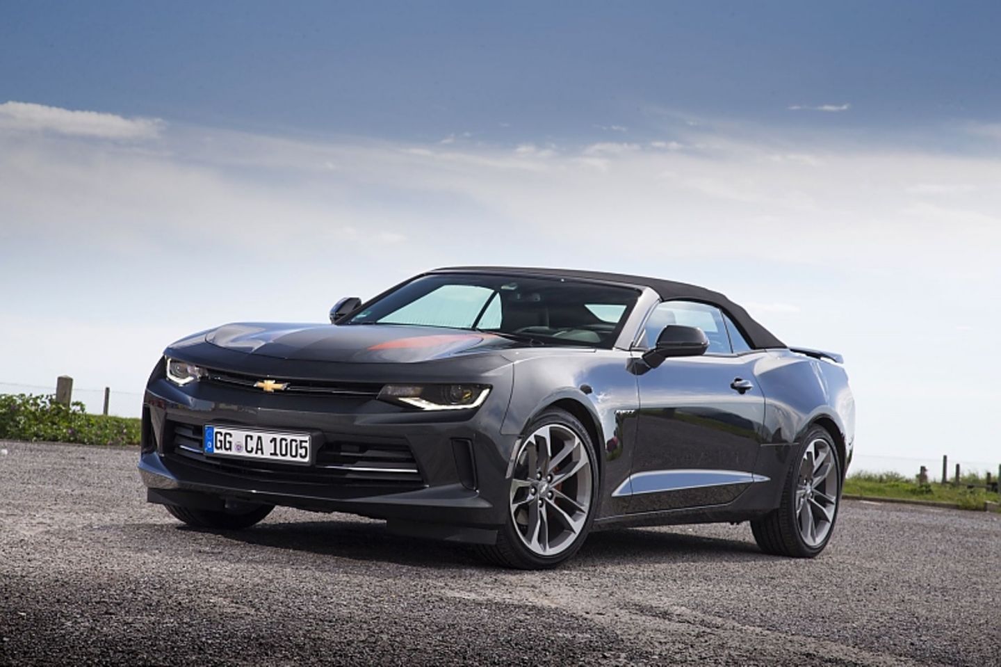Das Vierzylinder-Cabrio schafft 240 km/h Spitze