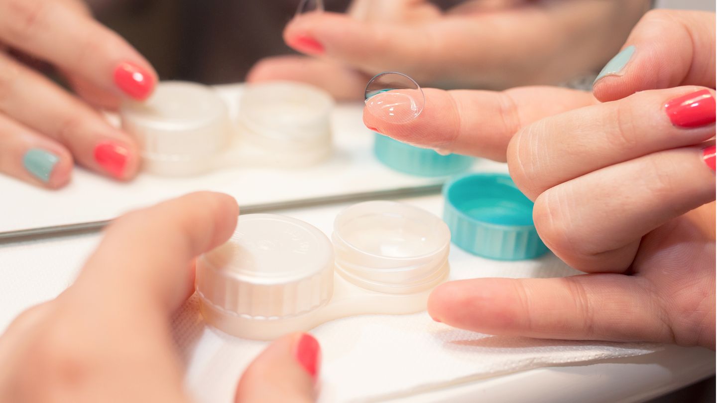 Kontaktlinsenbehälter reinigen