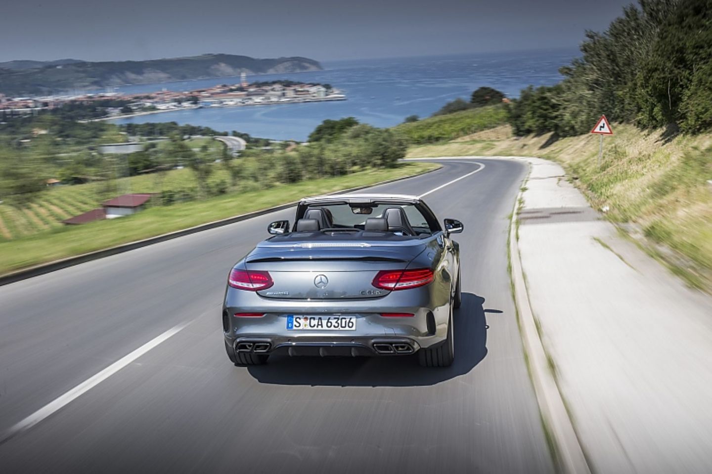 Wie es sich für einen AMG gehört: vier Endrohre