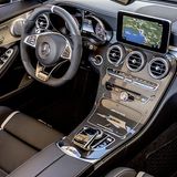 Der Innenraum hat viel Carbon