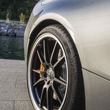 Hinten sorgen 285er Walzen für Traktion