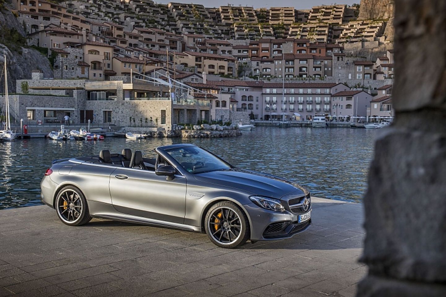 Das Mercedes-AMG C 63 S Cabriolet ist 4,69 Meter lang