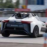 Überraschend komfortabel fährt es sich im neuen Nissan BladeGlider.