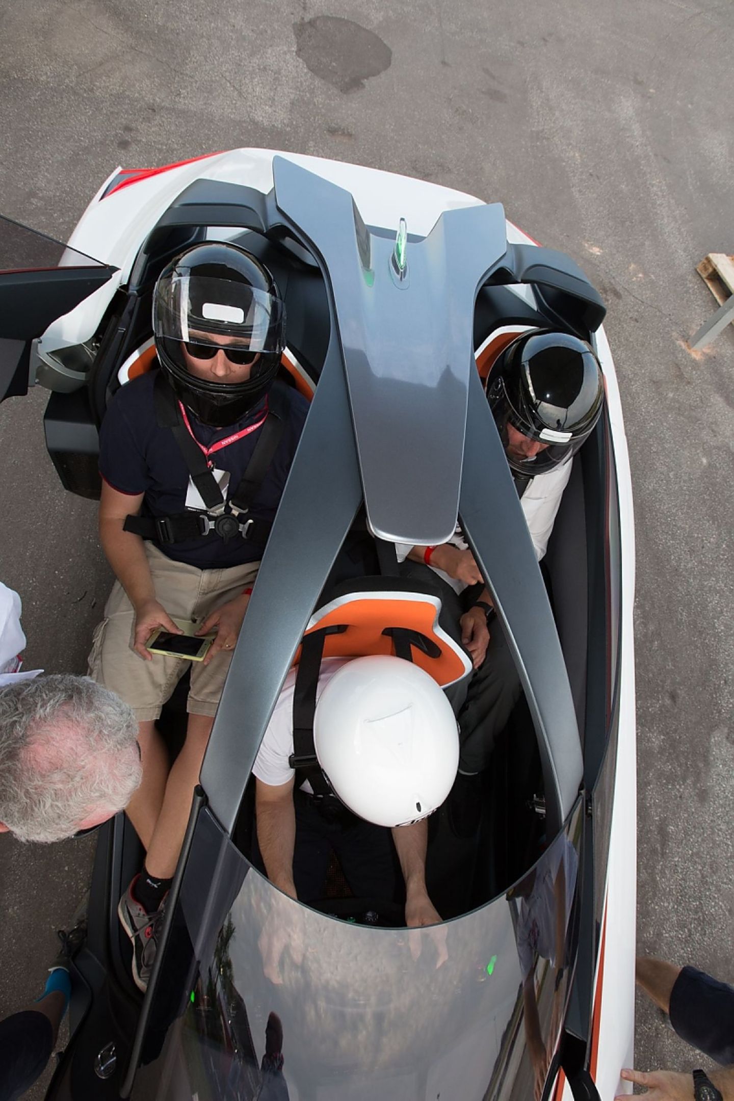 Als Beifahrer fährt es sich im Nissan BladeGlider sehr komfortabel.