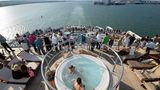 Blick auf Southampton beim Auslaufen der Queen Mary 2