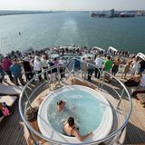 Blick auf Southampton beim Auslaufen der Queen Mary 2