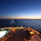 Sonnenuntergang achtern auf der Queen Mary 2
