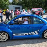 Stolz präsentieren die Teilnehmer ihre Preziosen