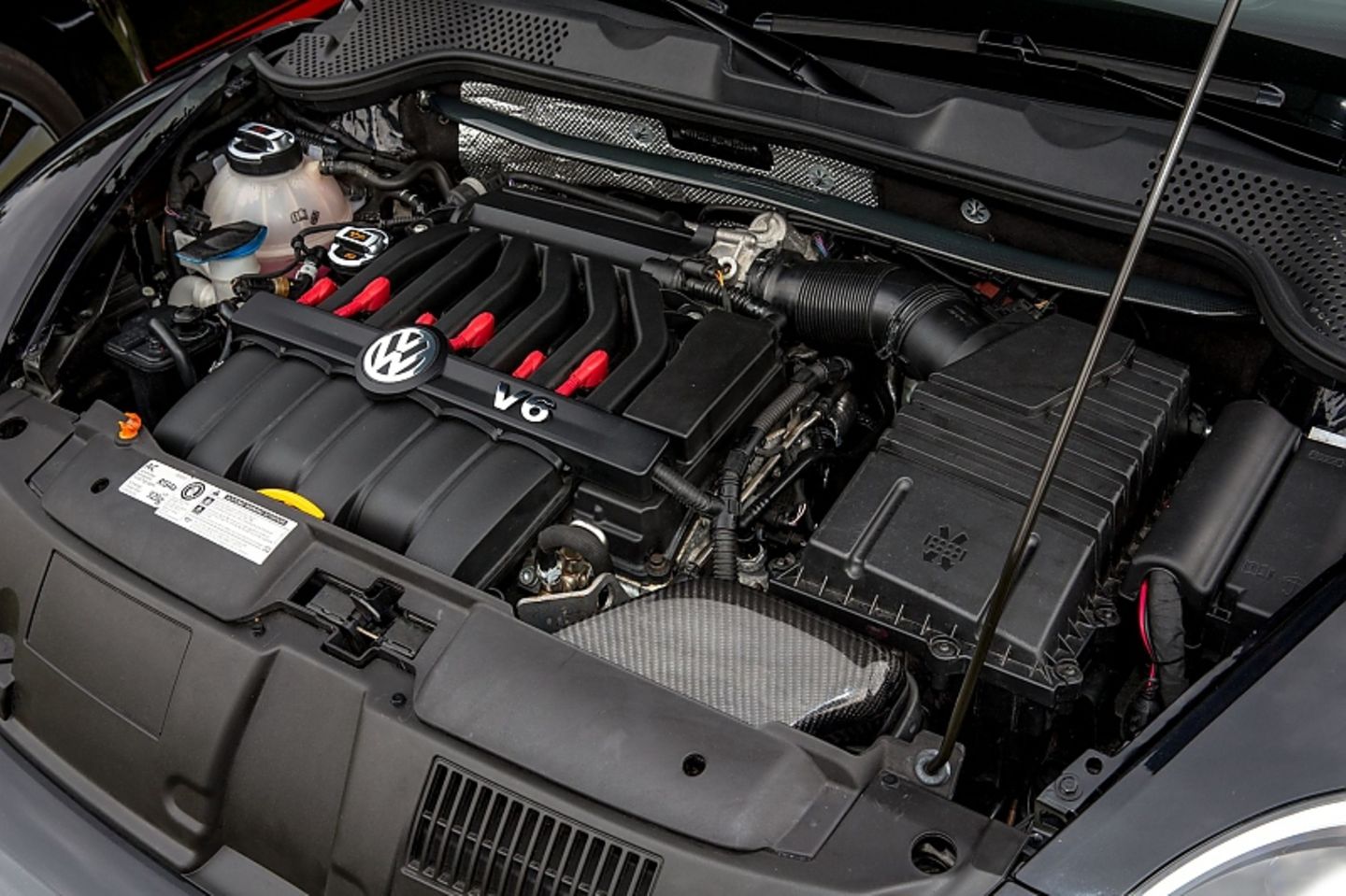 Der V6-Motor aus dem Passat R36 leistet 300 PS