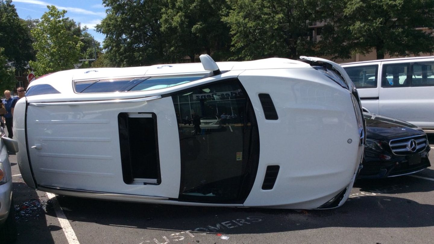 Die untere Seite des Fahrzeugs ist komplett hinüber