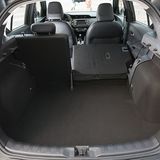 Eine ebene Ladefläche gibt es hier leider nicht.