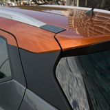 Das Dach ist farblich vom Rest des Fahrzeugs abgehoben.