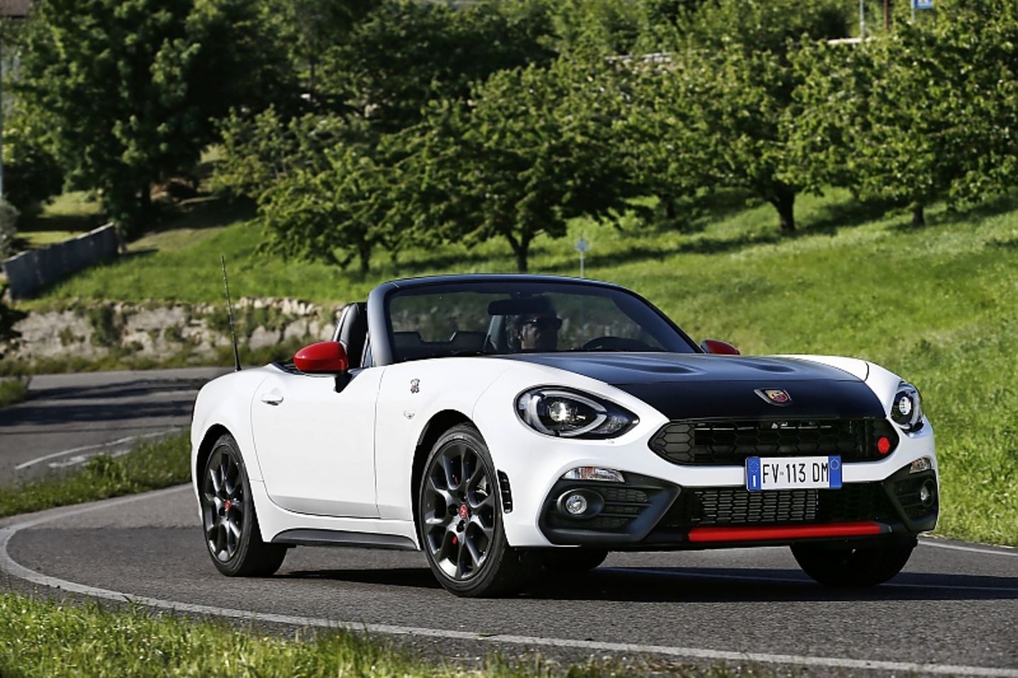 Der Fiat Abarth 124 Spider nur 30 PS und zehn Newtonmeter mehr Drehmoment als der normale Fiat Spider