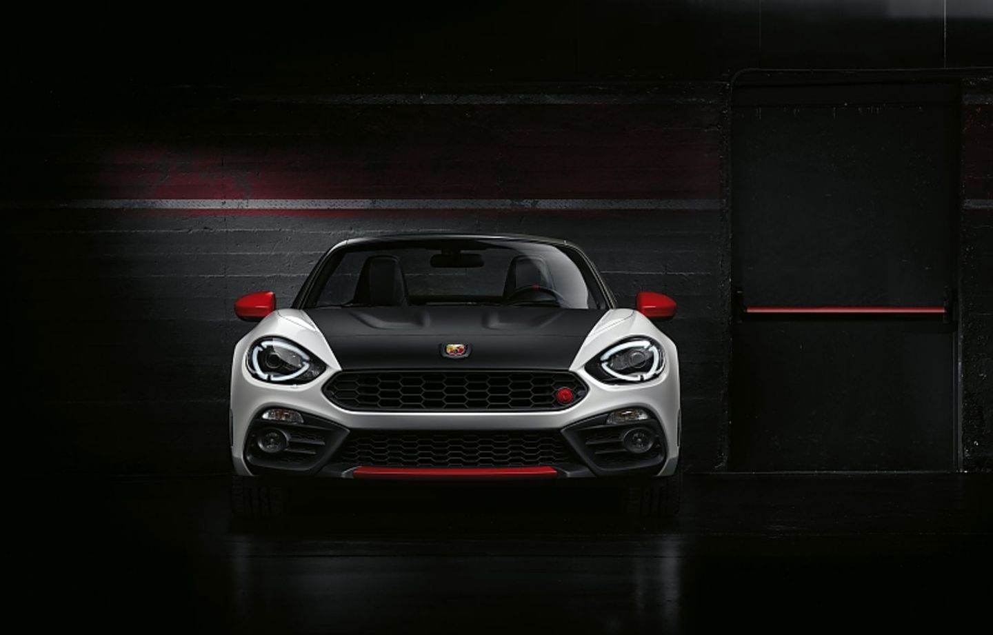 Der Fiat Abarth 124 Spider ist nur 1,23 Meter hoch
