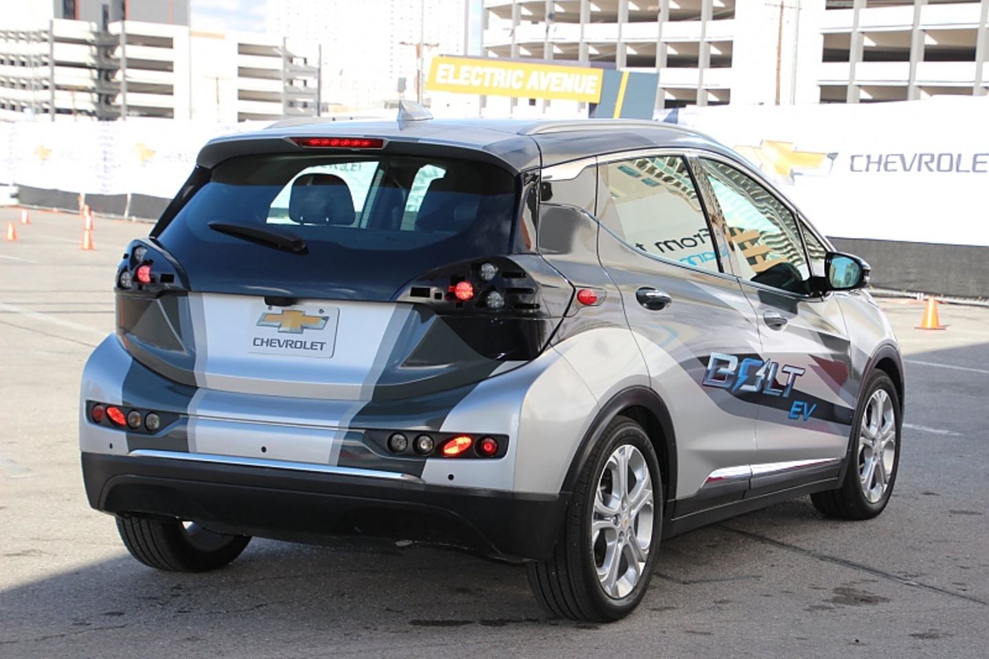 Chevrolet Bolt EV Fahrt - hier noch als Prototyp leicht getarnt