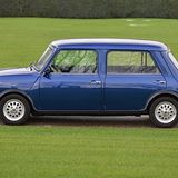 Der Classic Mini Four ist 30 Zentimeter länger als der Zweitürer