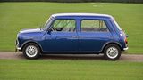 Der Classic Mini Four ist 30 Zentimeter länger als der Zweitürer