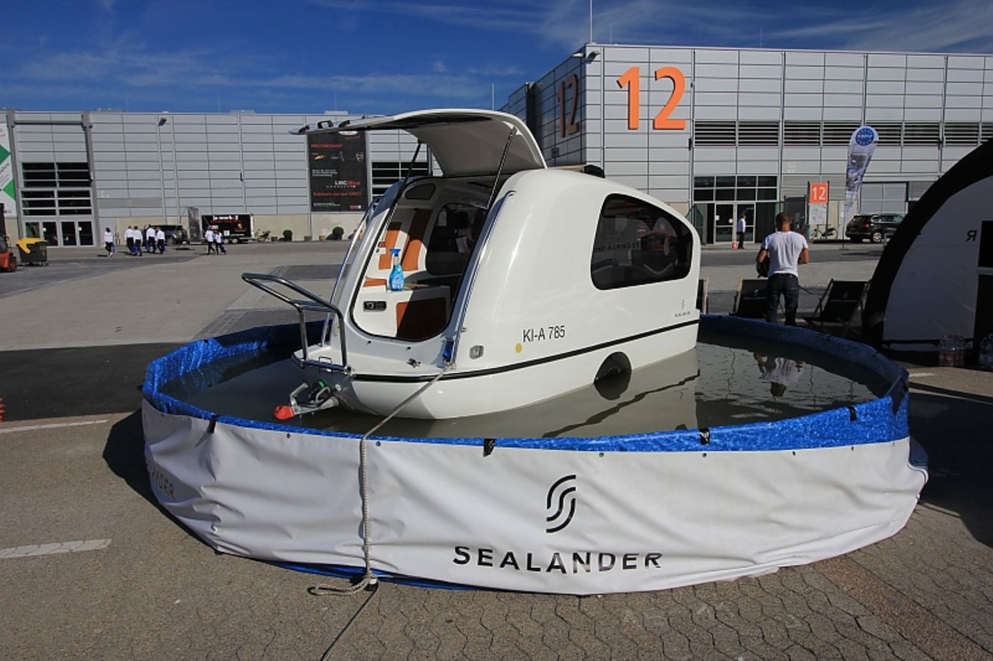 Der Sealander schwimmt seit Jahren beim Caravan Salon.