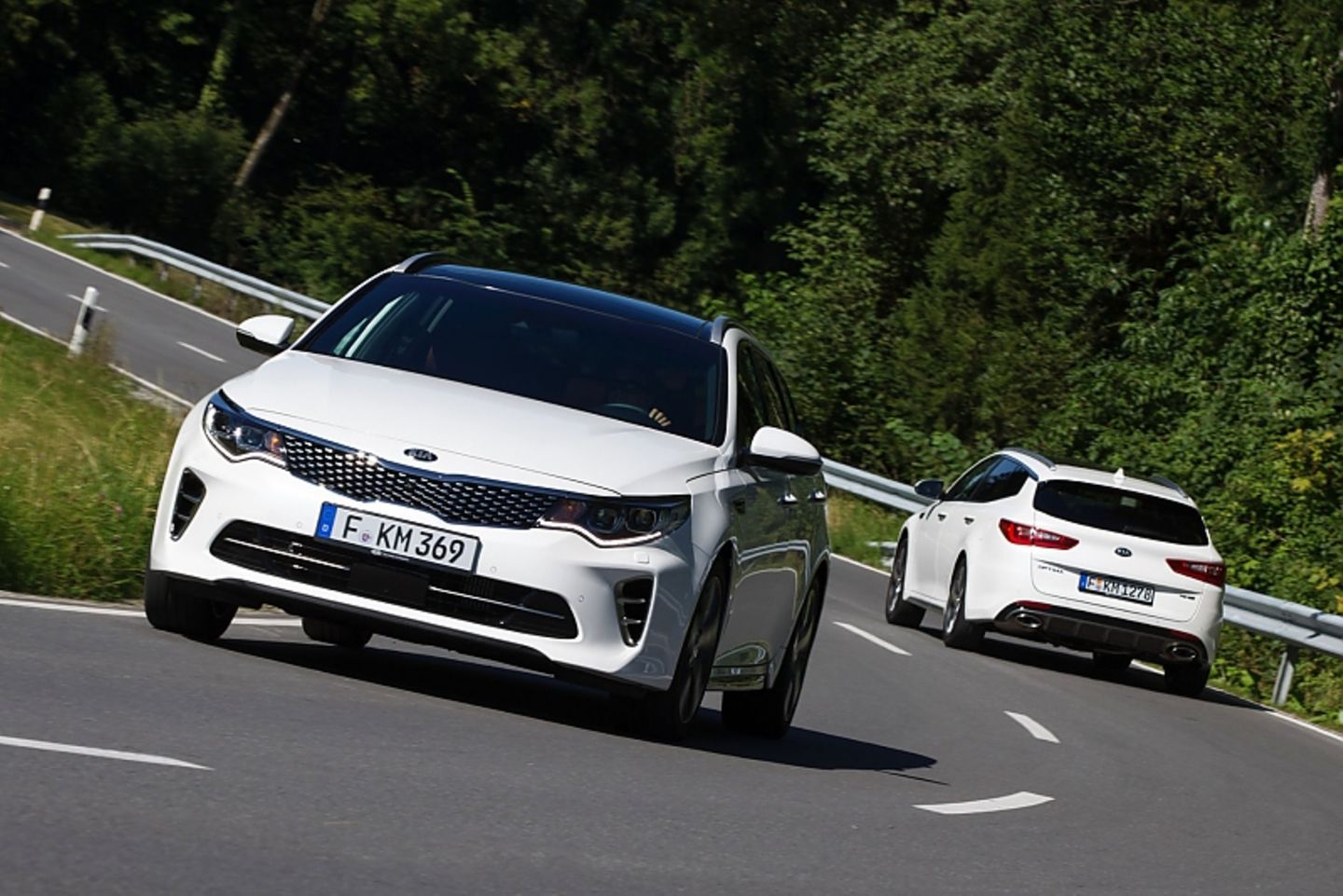 Kia Optima 1.7 CRDi Sportswagon - einmal von vorn und einmal von hinten
