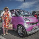 Sue Toogood aus Wales mit ihrem "Baby"