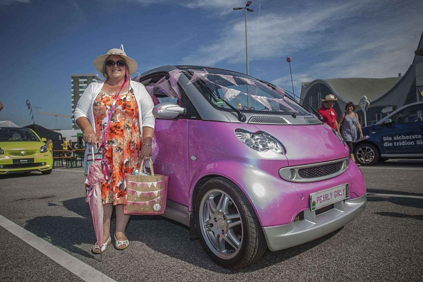 Sue Toogood aus Wales mit ihrem "Baby"