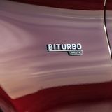 Der doppelt aufgeladene Motor verfügt über viel Kraft über das Drehzahlband