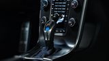 Die Achtgang-Automatik passt gut zum Volvo