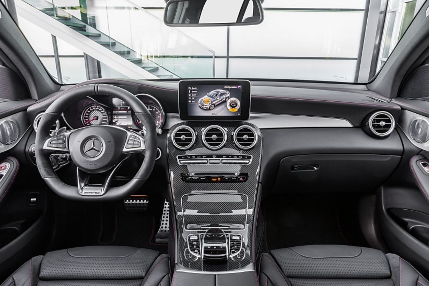 Das Cockpit des Mercedes AMG GLC 43 Coupé