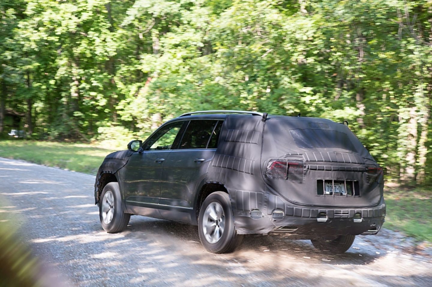 Volkswagen Midsize SUV USA - Front und Heck sind noch getarnt