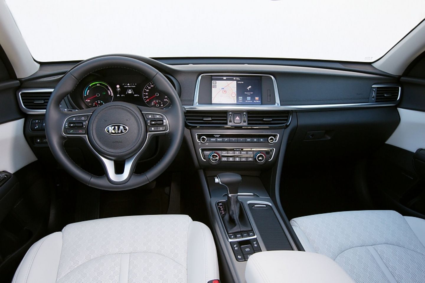 Kia Optima Plug In Hybrid - der Innenraum ist identisch mit Benziner und Diesel