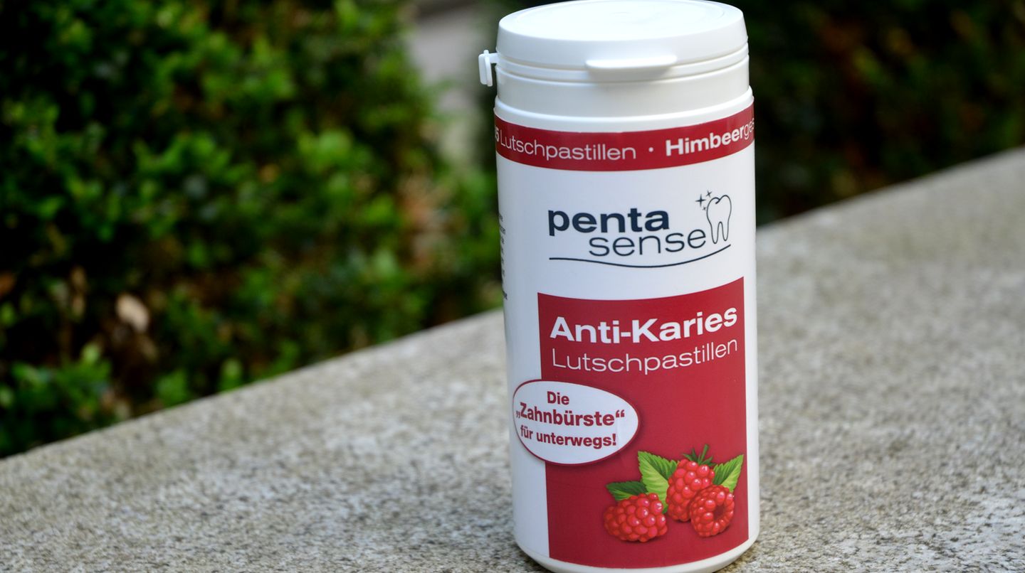 Er entwickelte eine Lutschpastille aus Xylit. Der Wirkstoff soll die Entstehung von Karies verhindern und steckt auch in vielen Kaugummis. 