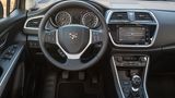 Das Cockpit mit dem neuen Infotainment-System ist aufgewertet