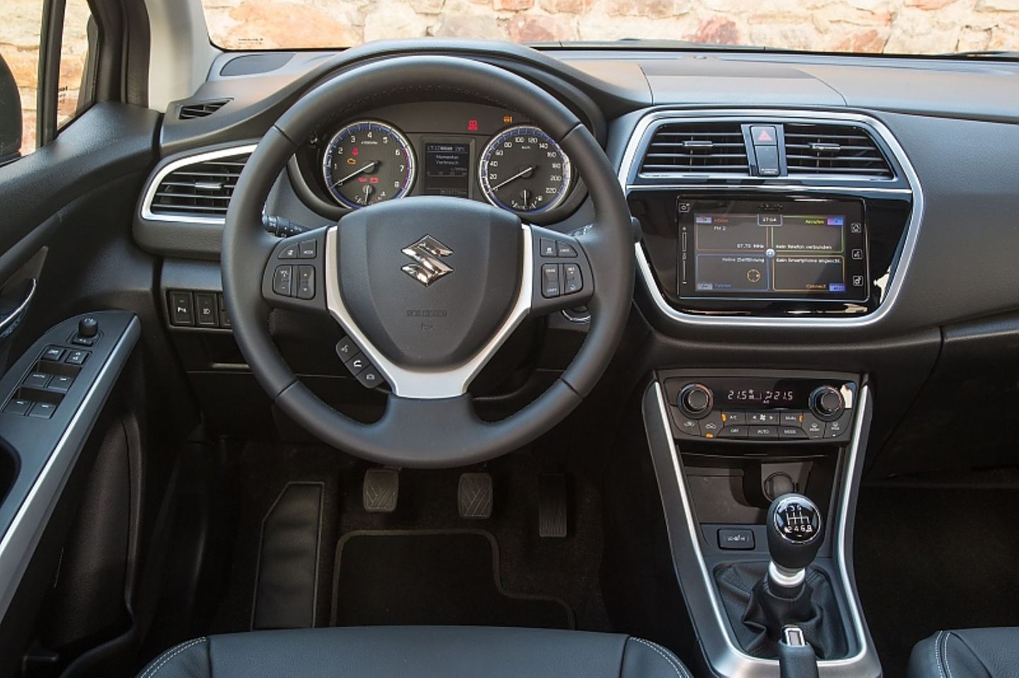 Das Cockpit mit dem neuen Infotainment-System ist aufgewertet