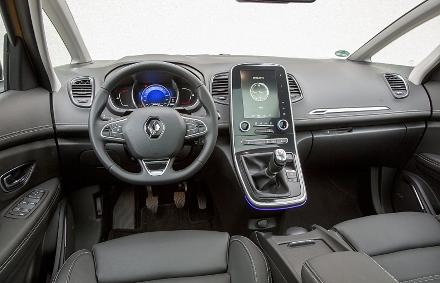 Das Cockpit des Renault Scenic TCe 130