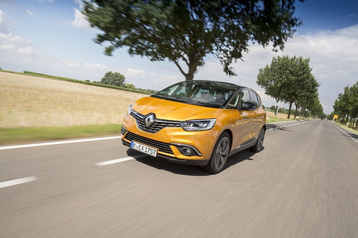 Renault Scenic TCe 130 - markante Front mit LED-Augen