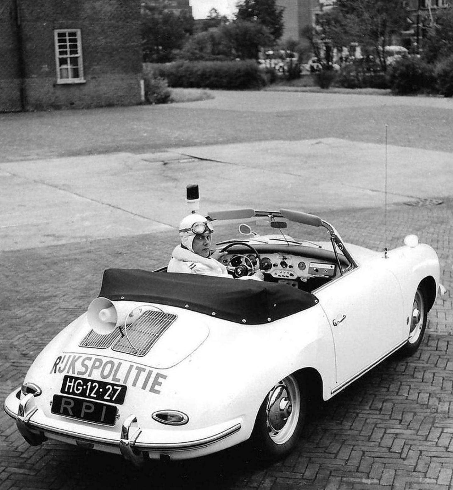 Das Zuffenhäuser Exemplar mit der Chassisnummer 156096 und der Motorennummer 811648 zählt heute zu den letzten drei vorhandenen Rijkspolitie-Porsche dieser Ära. Das Zuffenhäuser Exemplar mit der Chassisnummer 156096 und der Motorennummer 811648 zählt heute zu den letzten drei vorhandenen